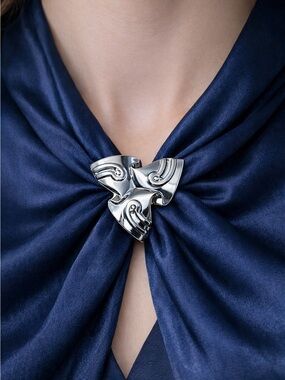 Vintage ‘70s Jeri Lou Scarf Clip — Mod Chrome Triple Scroll Swirl Design